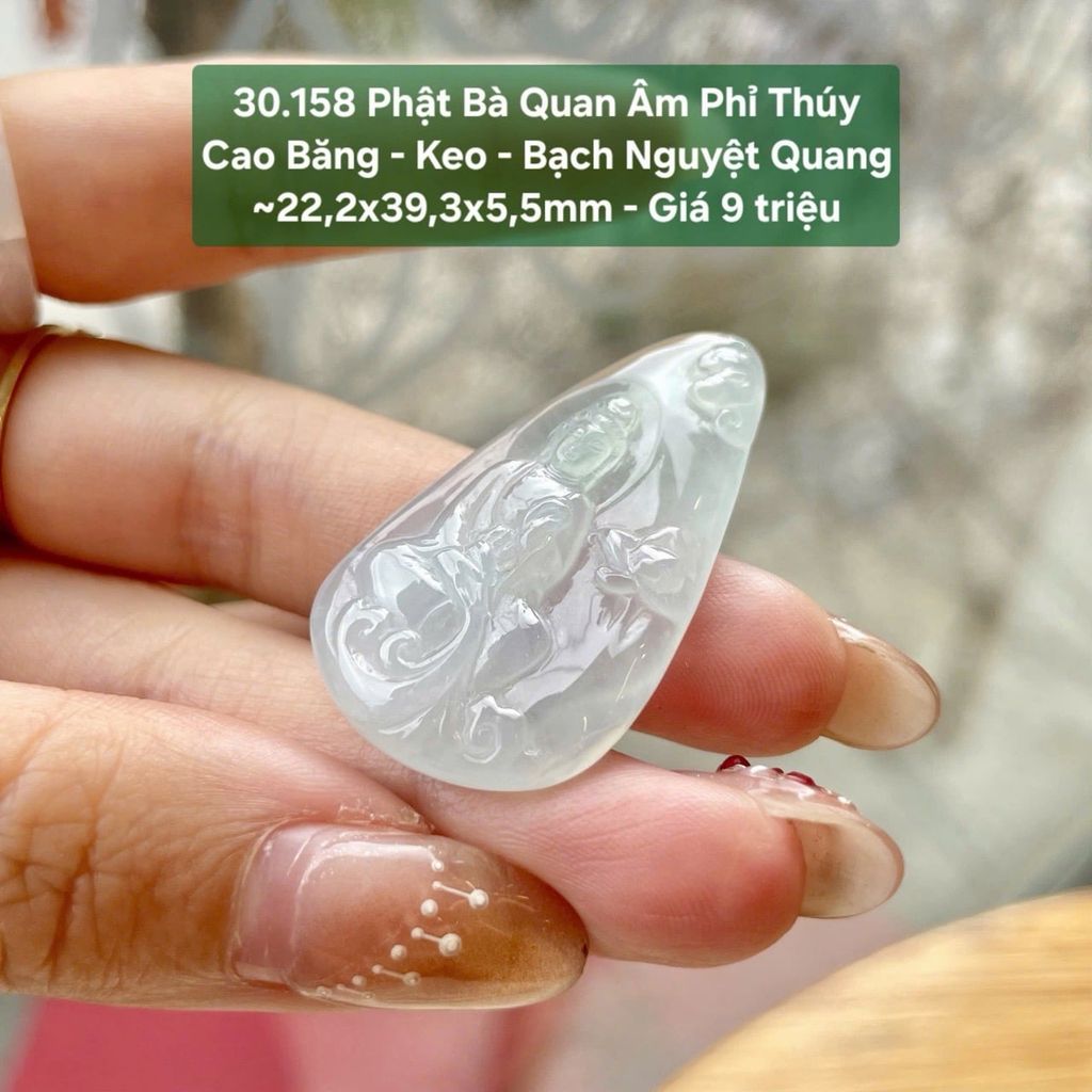 Phật Bà Quan Âm Phỉ Thúy  Cao Băng - Keo - Bạch Nguyệt Quang  ~22,2x39,3x5,5mm 30.158