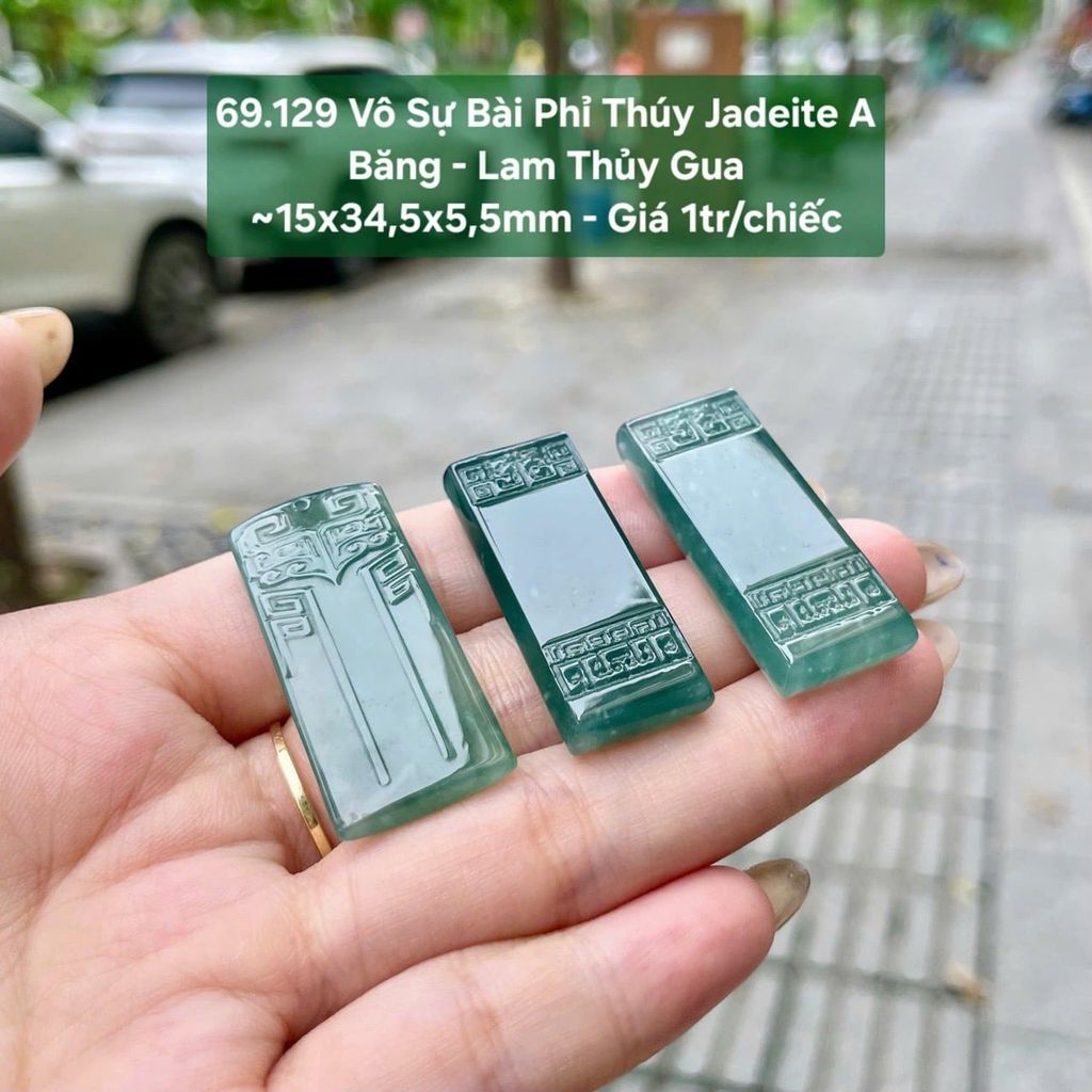 69.129 Vô Sự Bài Phỉ Thúy Jadeite A  Băng - Lam Thủy Gua  ~15x34,5x5,5mm