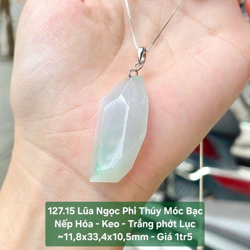 Lũa Ngọc Phỉ Thúy Móc Bạc  Nếp Hóa - Keo - Trắng phớt Lục ~11,8x33,4x10,5mm 127.15