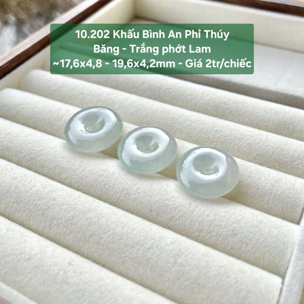 Khấu Bình An Phỉ Thuý Băng - Trắng Phớt Lam ~17.6x4.8 - 19.6x4.2mm - 10.202
