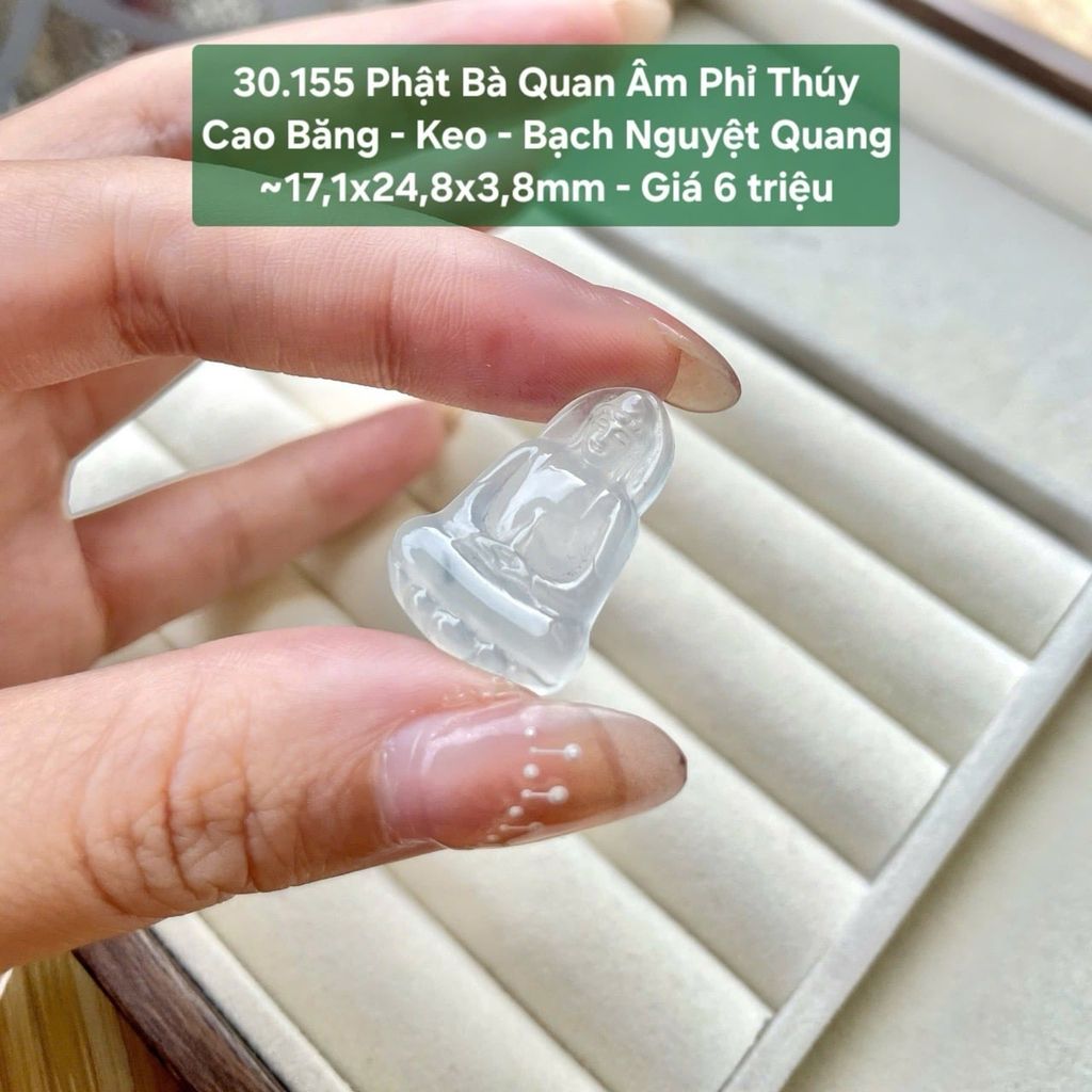 Phật Bà Quan Âm Phỉ Thuý Cao Băng - Keo - Bạch Nguyệt Quang ~17.1x24.8x3.8mm - 30.155