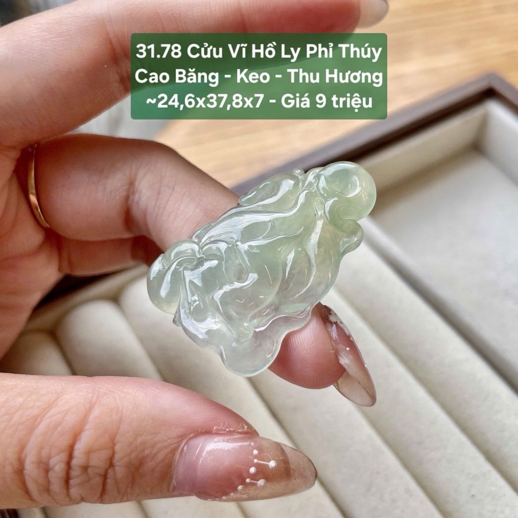 Cửu Vĩ Hồ Ly Phỉ Thúy  Cao Băng - Keo - Thu Hương  ~24,6x37,8x7  31.78