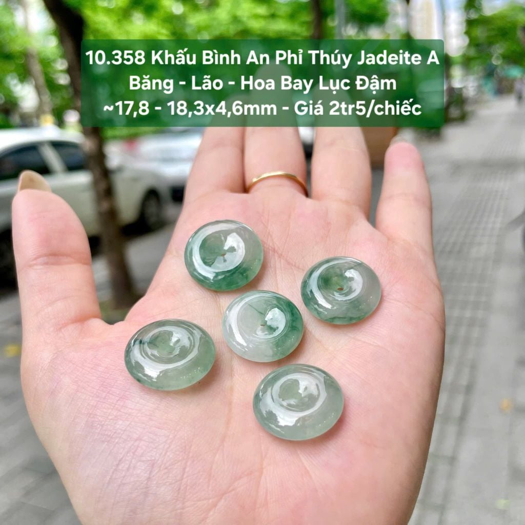 10.358 Khấu Bình An Phỉ Thuý Jadeite A - Băng - Lão - Hoa Bay Lục Đậm ~17,8x18,3x4,6mm