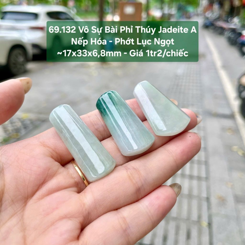 69.132 Vô Sự Bài Phỉ Thuý Jadeite A - Nếp Hoá - Phớt Lục Ngọt ~17x33x6,8mm