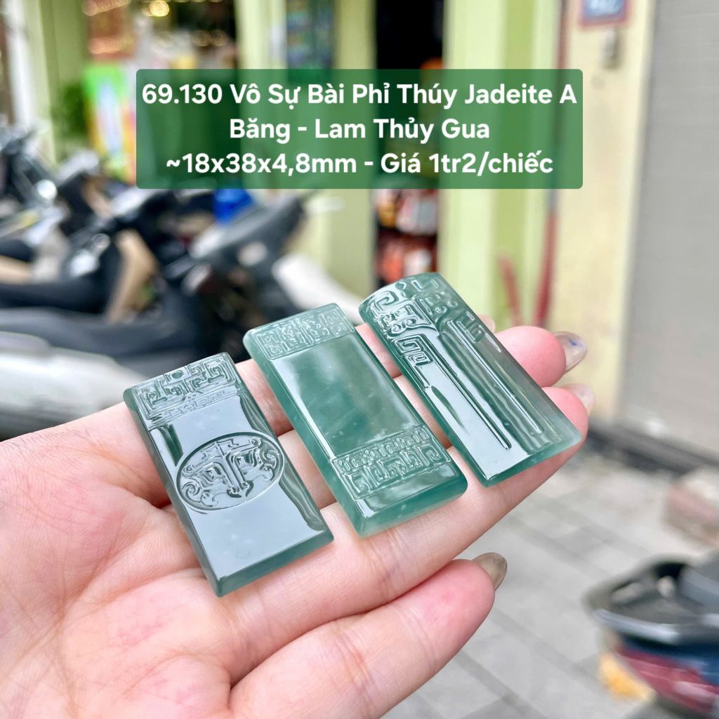 69.130 Vô Sự Bài Phỉ Thuý Jadeite A - Băng - Lam Thuỷ Gua ~18x38x4,8mm