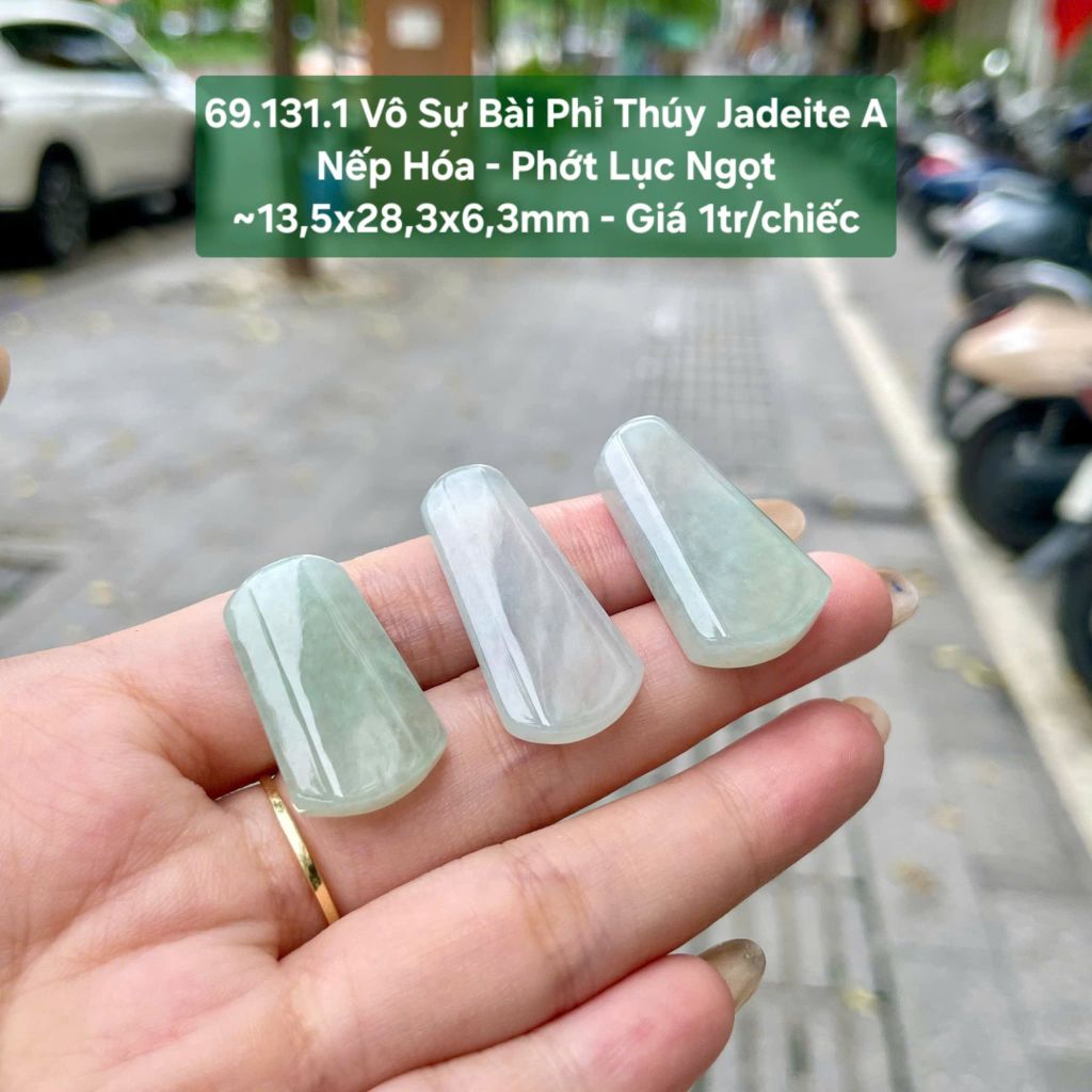 69.131.1 Vô Sự Bài Phỉ Thuý Jadeite A - Nếp Hoá - Phớt Lục Ngọt ~13,5x28,3x6,3mm