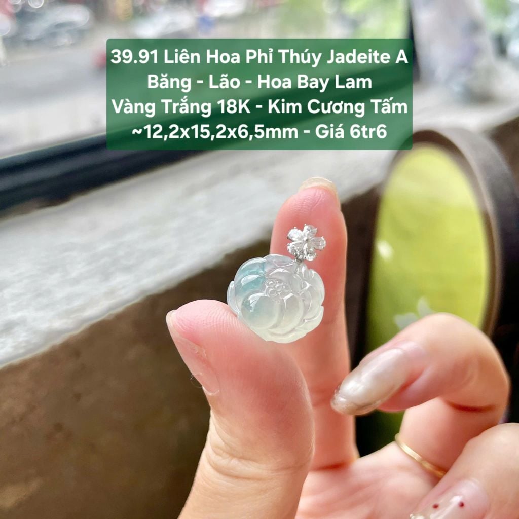 Liên Hoa Phỉ Thúy Jadeite A Băng -Lão-Hoa Bay Lam VT 18K KC Tấm  ~12,2x15,2x6,5mm 39.91