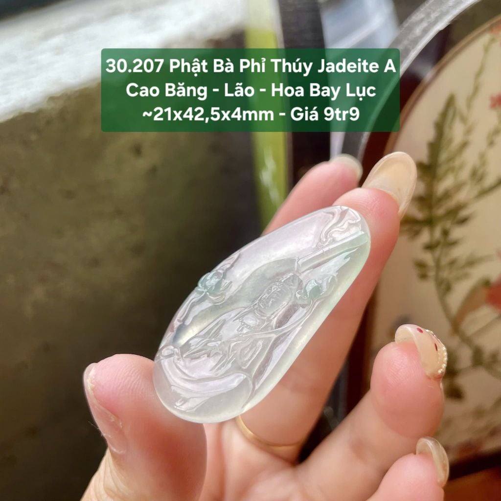 Phật Bà Phỉ Thúy Jadeite A Cao Băng - Lão - Hoa Bay Lục ~21x42,5x4mm 30.207