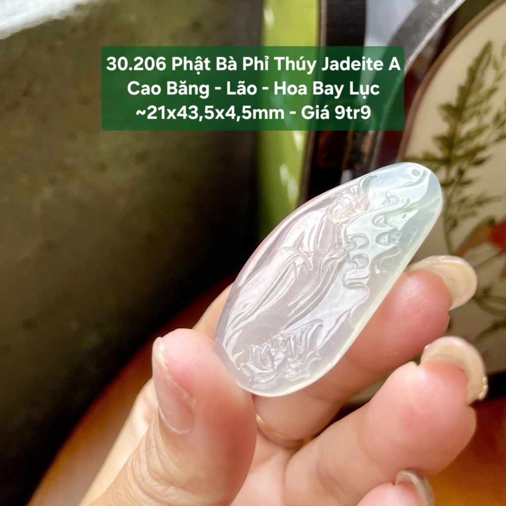 30.206 Phật Bà Phỉ Thúy Jadeite A Cao Băng - Lão Hoa Bay Lục - ~21x43,5x4,5mm