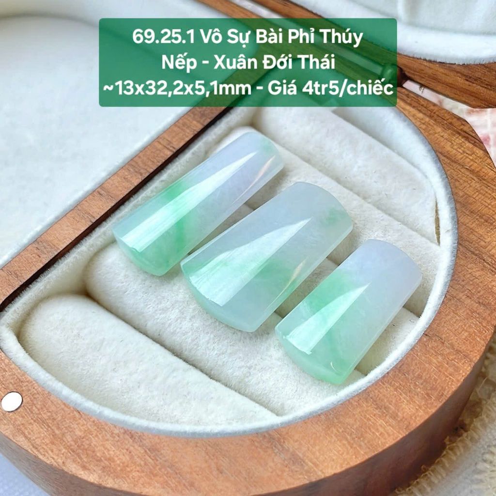 Vô Sự Bài Phỉ Thúy Jadeite A Nếp - Xuân Đới Thái ~13x32,2x5,1mm 69.25.1