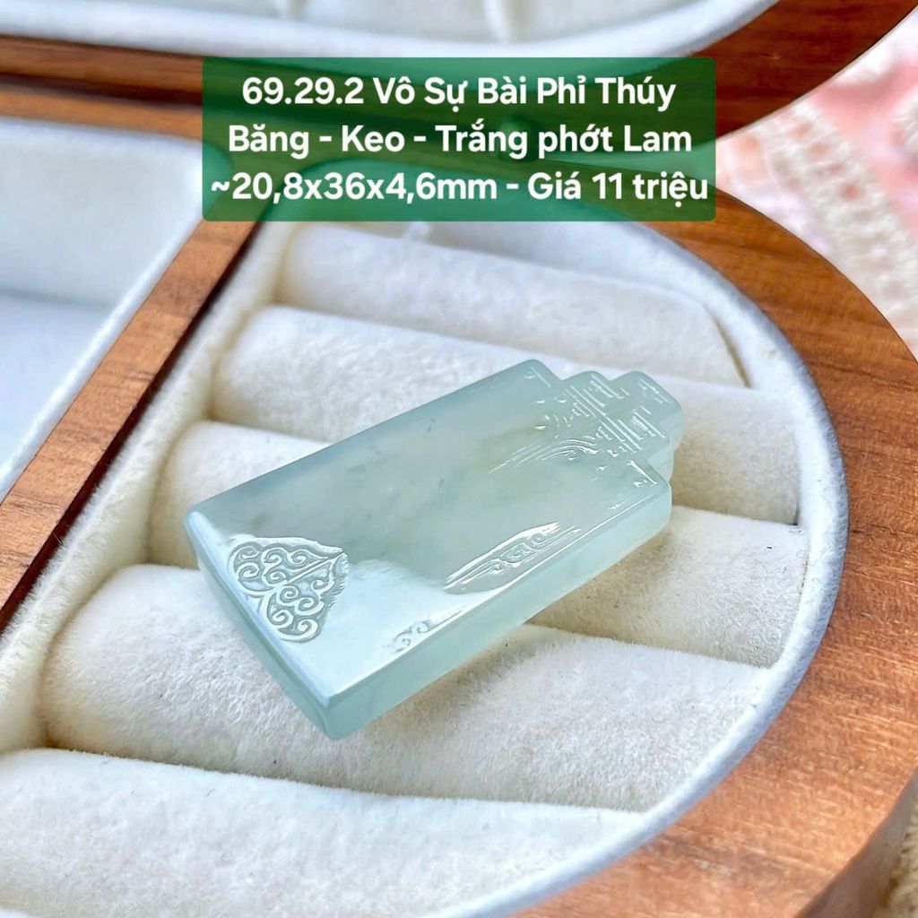 Vô Sự Bài Phỉ Thúy Jadeite A Băng - Keo - Trắng phớt Lam ~20,8x36x4,6mm 69.29.2