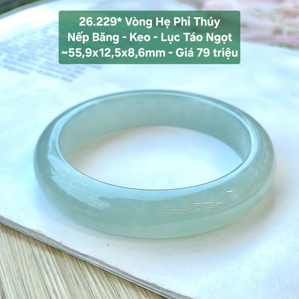 Vòng Hẹ Phỉ Thúy Nếp Băng Keo Lục Táo Ngọt ~55,9x12,5x8,6mm 26.229*