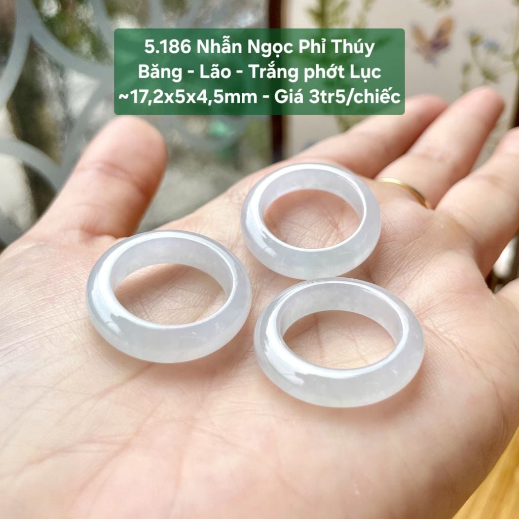 Nhẫn Ngọc Phỉ Thúy Băng - Lão Trắng phớt Lục ~17,2x5x4,5mm 5.186