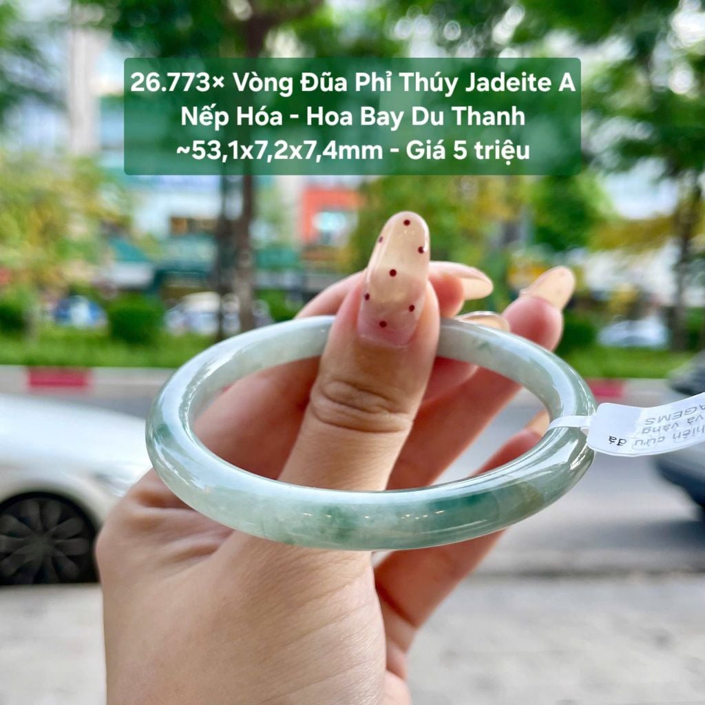 26.773X Vòng Đũa Phỉ Thuý Jadeite A - Nếp Hoá - Hoa Bay Du Thanh ~53,1x7,2x7,4mm