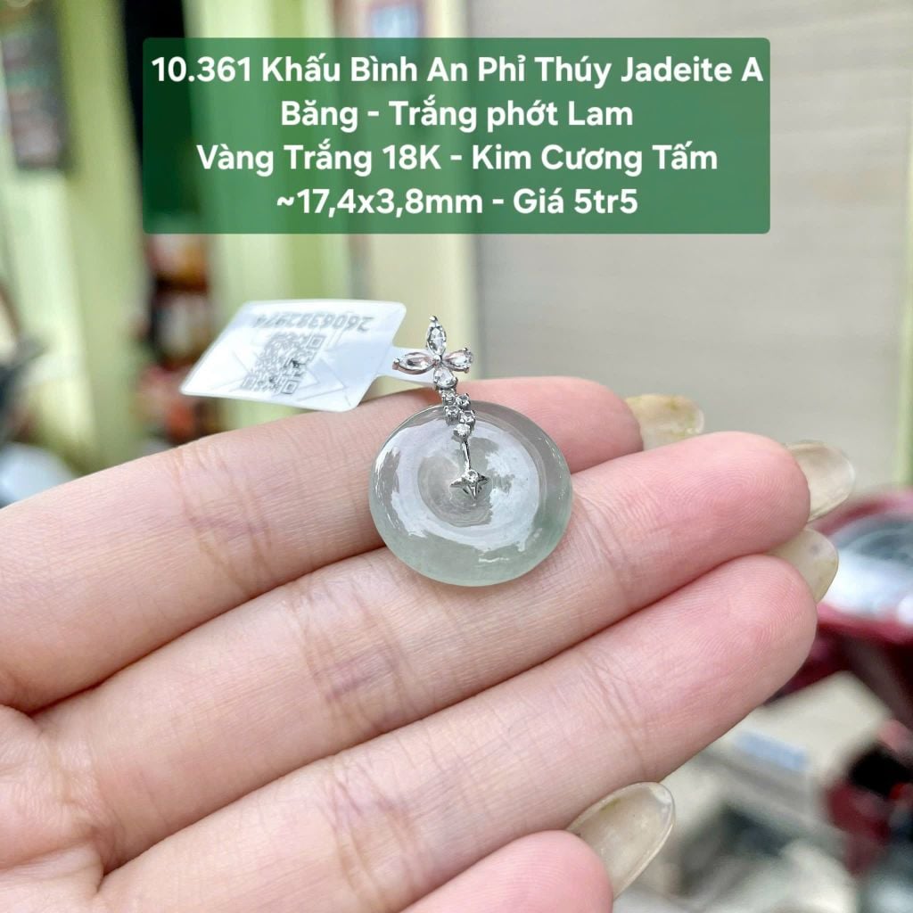 10.361 Khấu Bình An Phỉ Thuý Jadeite A - Băng - Lão - Trắng Phớt Lam - VT18K - KC Tấm ~17,4x3,8mm