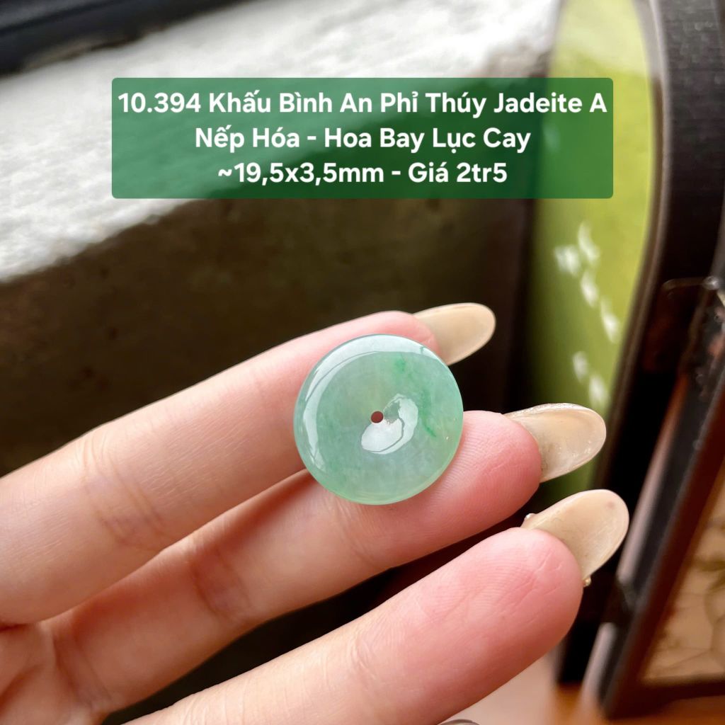 10.394 Khấu Bình An Phỉ Thuý Jadeite A - Nếp Hoá-  Hoa Bay Lục Cay ~ 19,5x3,5mm