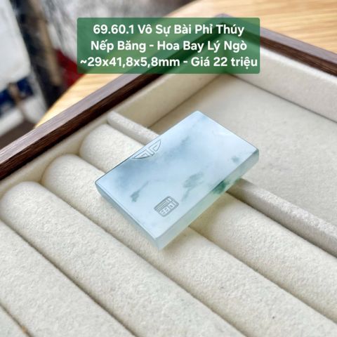 Vô Sự Bài Phỉ Thuý Nếp Băng - Hoa Bay Lý Ngò ~29x41,8x5,8mm 69.60.1