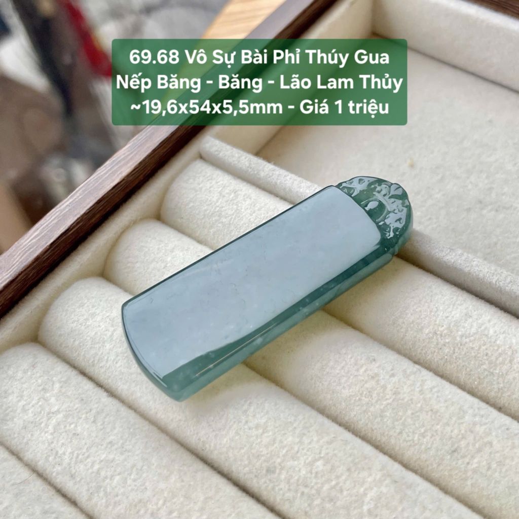 Vô Sự Bài Phỉ Thuý Gua Nếp Băng- Băng- Lão Lam Thuỷ ~19,6x54x5,5mm 69.68