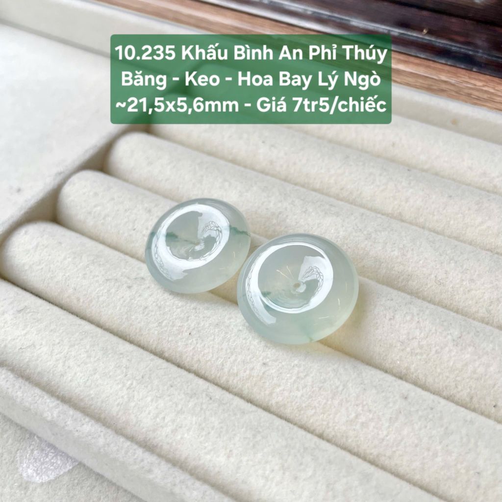 Khấu Bình An Phỉ Thuý  Băng - Keo - Hoa Bay Lý Ngò ~21,5x5,6mm 10.235
