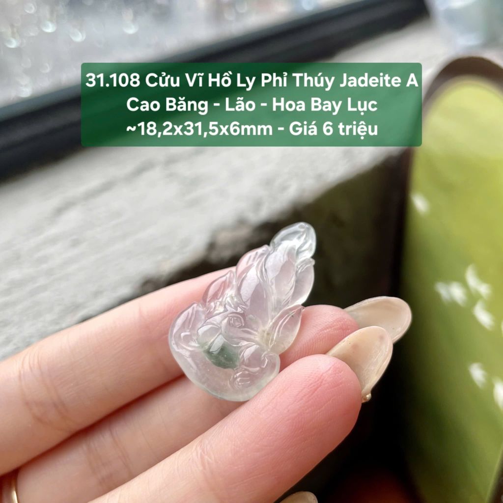 31.108 Cửu Vĩ Hồ Ly Phỉ Thuý Jadeite A -Cao Băng - Lão - Hoa Bay Lục ~ 18,2x31,5x6mm
