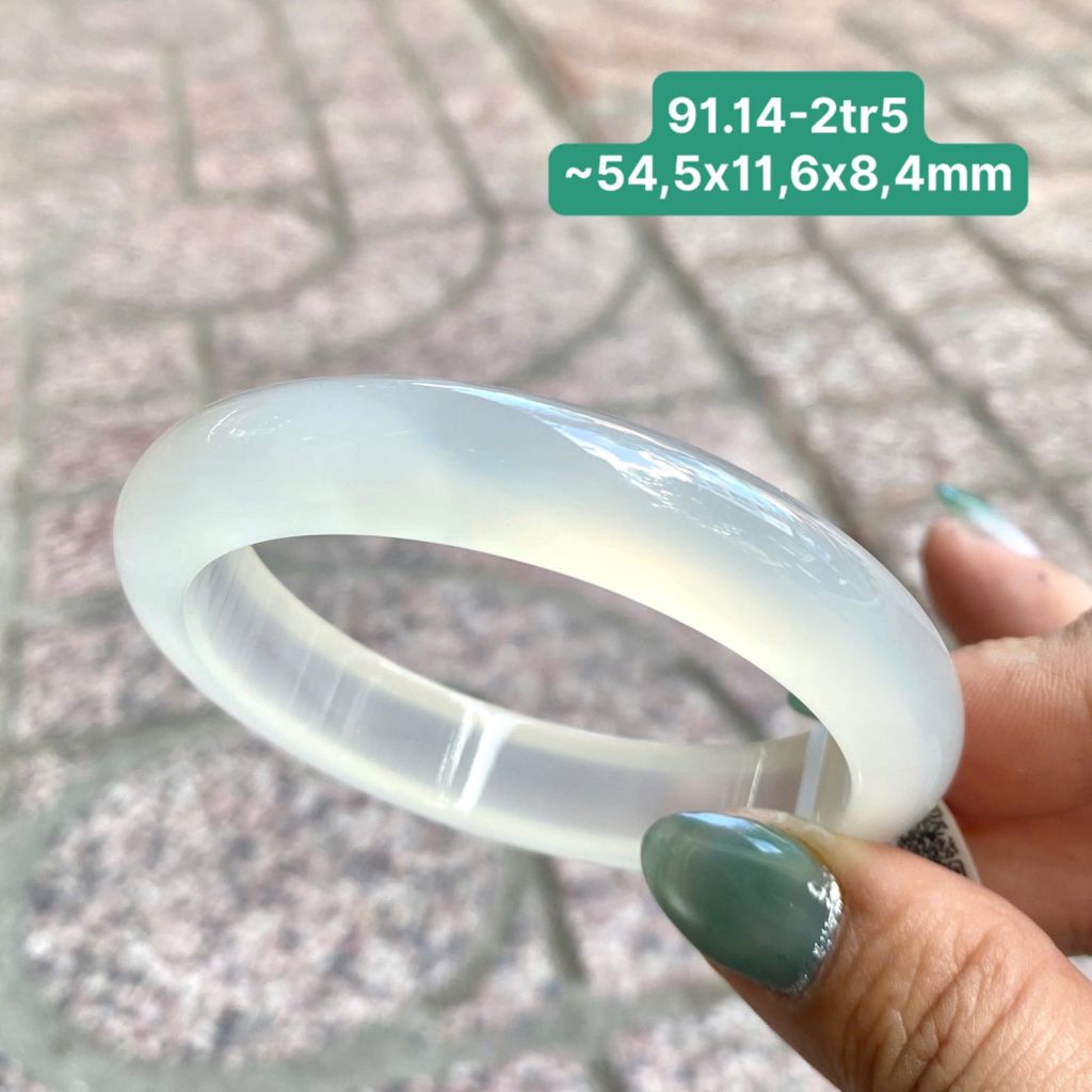Vòng Ngọc Tuỷ Chalcedony bạch nguyệt quang ~54,5x11,6x8,4mm 91.14
