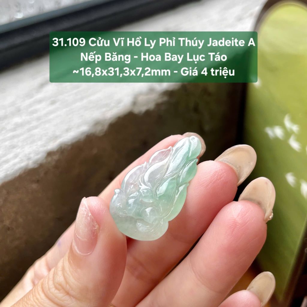31.109 Cửu Vĩ Hồ Ly Phỉ Thuý Jadeite A - Nếp Băng - Hoa Bay Lục Táo ~ 16,8x31,3x7,2mm