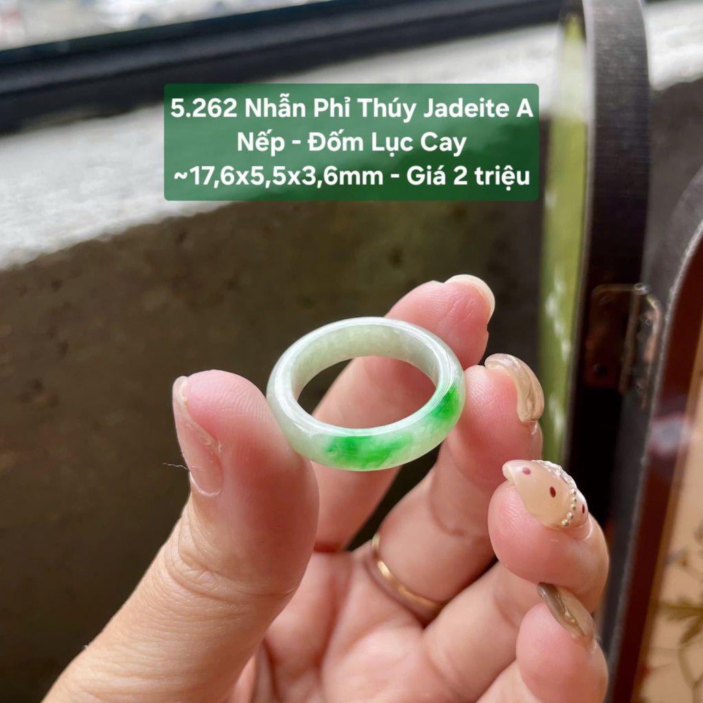 5.262 Nhẫn Phỉ Thuý Jadeite A - Nếp - Đốm Lục Cay ~ 17,6x5,5x3,6mm