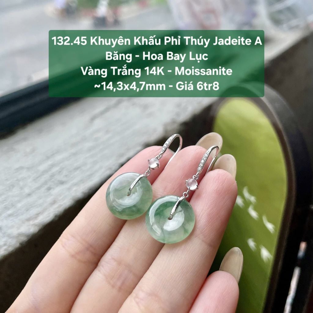 132.45 Khuyên Khấu Phỉ Thuý Jadeite A - Băng - Hoa Bay Lục - VT14K - Mois ~ 14,3x4,7mm