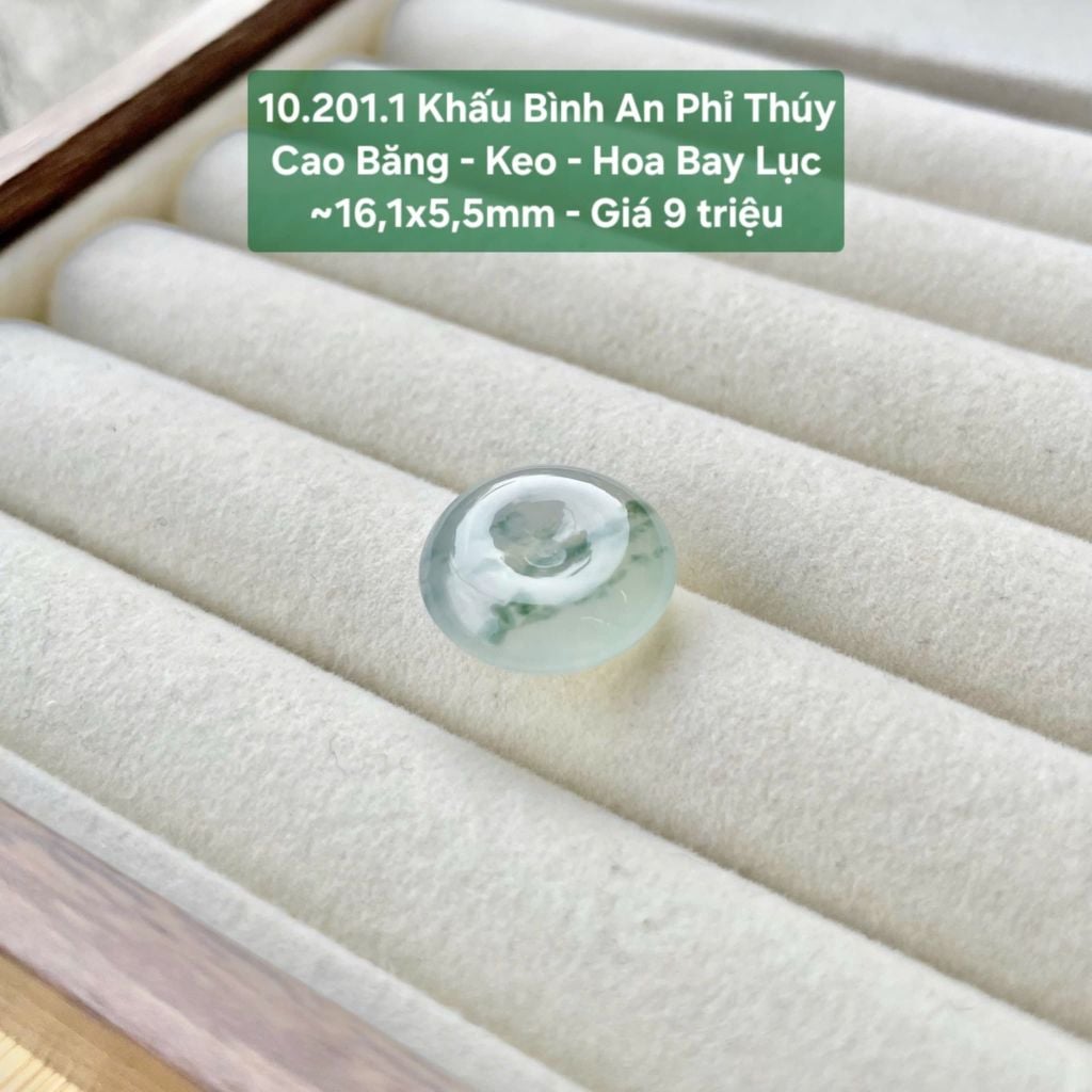 Khấu Bình An Phỉ Thúy Cao Băng - Keo - Hoa Bay Lục ~16,1x5,5mm 10.201.1