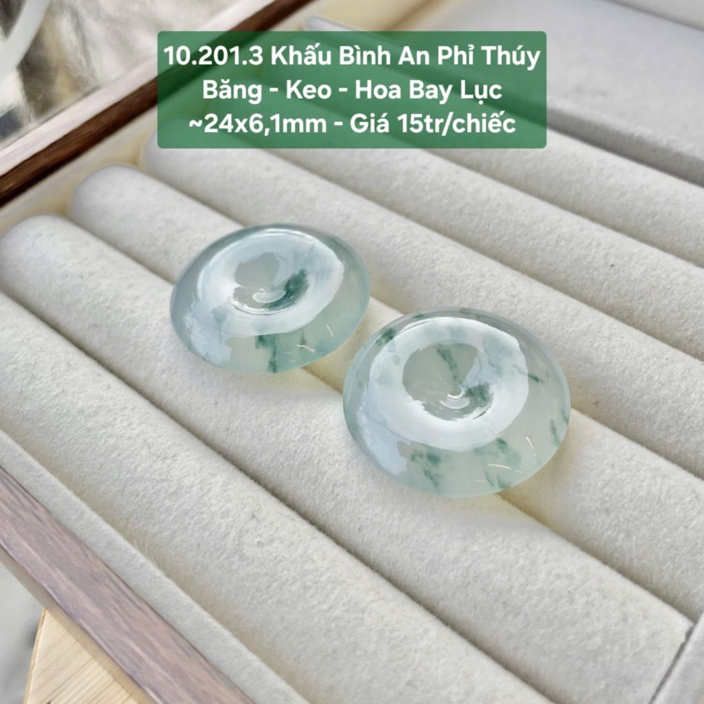 Khấu Bình An Phỉ Thúy Băng - Keo - Hoa Bay Lục ~24x6,1mm 10.201.3