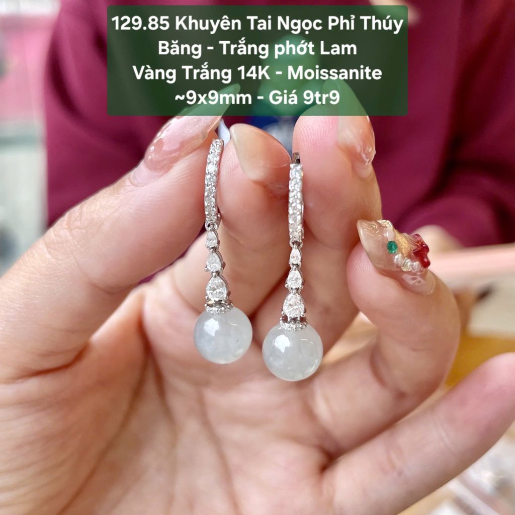 Khuyên Tai Ngọc Phỉ Thúy Băng – Trắng phớt Lam VT 14K – Moissanite ~9x9mm 129.85