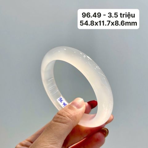 96.49 Vòng Ngọc Tuỷ Chalcedony Bạch Nguyệt Quang 54,8x11,7x8,6mm