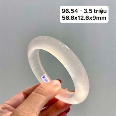 96.54 Vòng Ngọc Tuỷ Chalcedony Bạch Nguyệt Quang 56,6 x 12,6 x 9mm