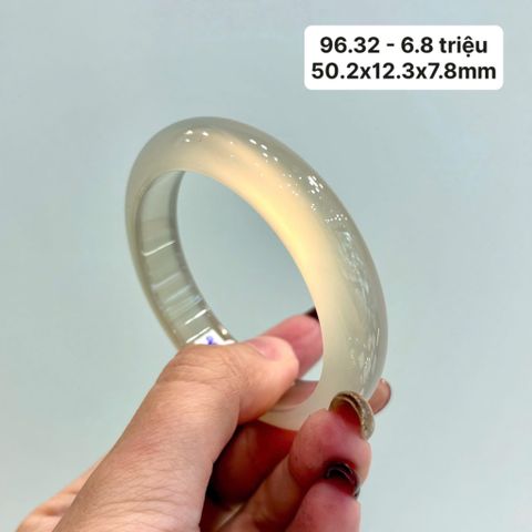 96.32 Vòng Ngọc Tuỷ Chalcedony Màu Khói 50,2x12,3x7,8mm