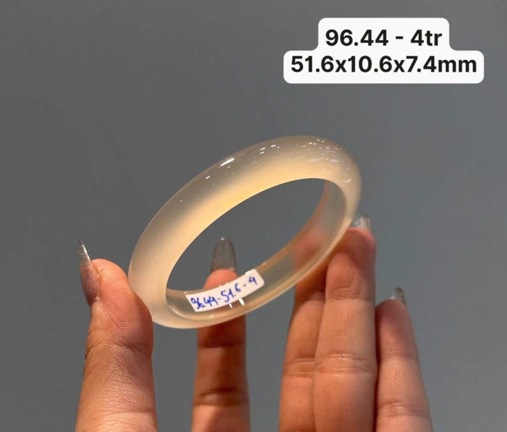 96.44 Vòng Ngọc Tuỷ Chalcedony Bạch Nguyệt Quang 51,6x10,6x7,4mm