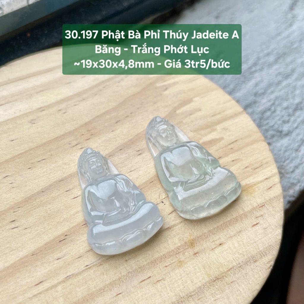 Phật Bà Phỉ Thúy Jadeite A Băng - Trắng Phớt Lục ~19x30x4,8mm 30.197