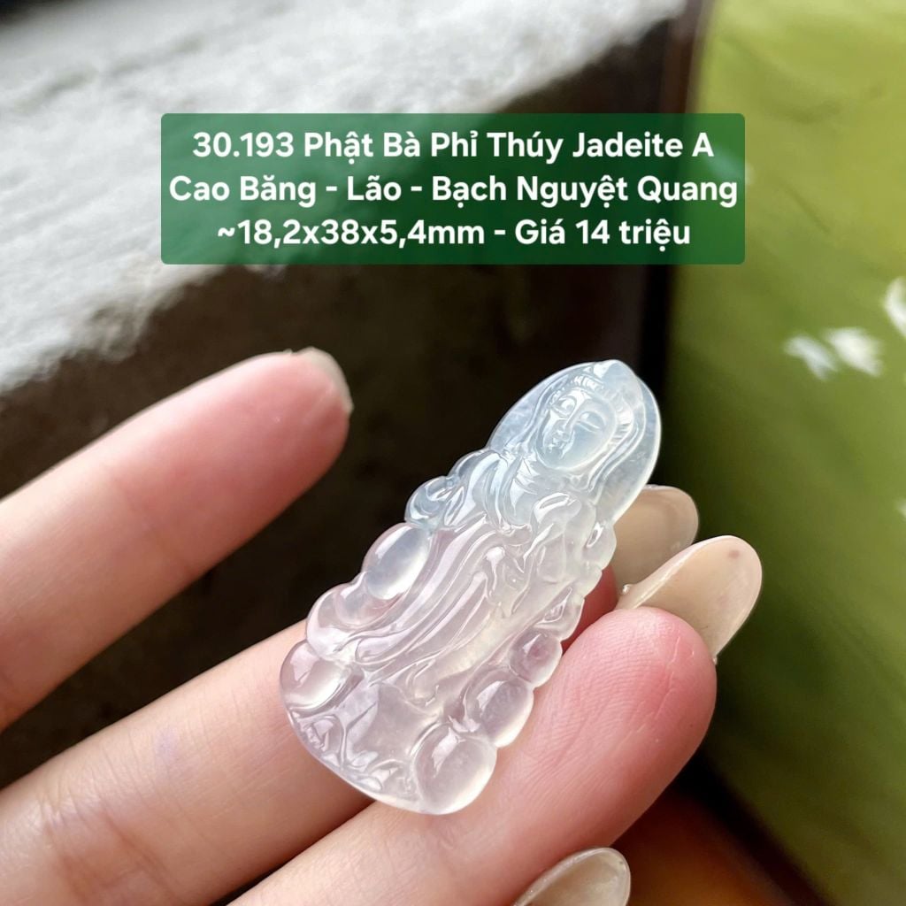 Phật Bà Phỉ Thúy Jadeite A Cao Băng - Lão - Bạch Nguyệt Quang ~18,2x38x5,4mm 30.193