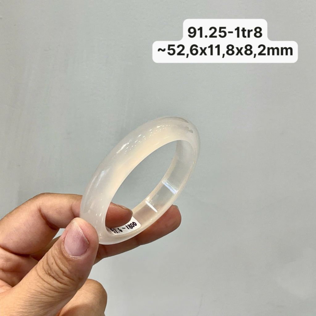 91.25 Vòng Ngọc Tuỷ Chalcedony Bạch Nguyệt Quang 52,6x11,8x8,2mm