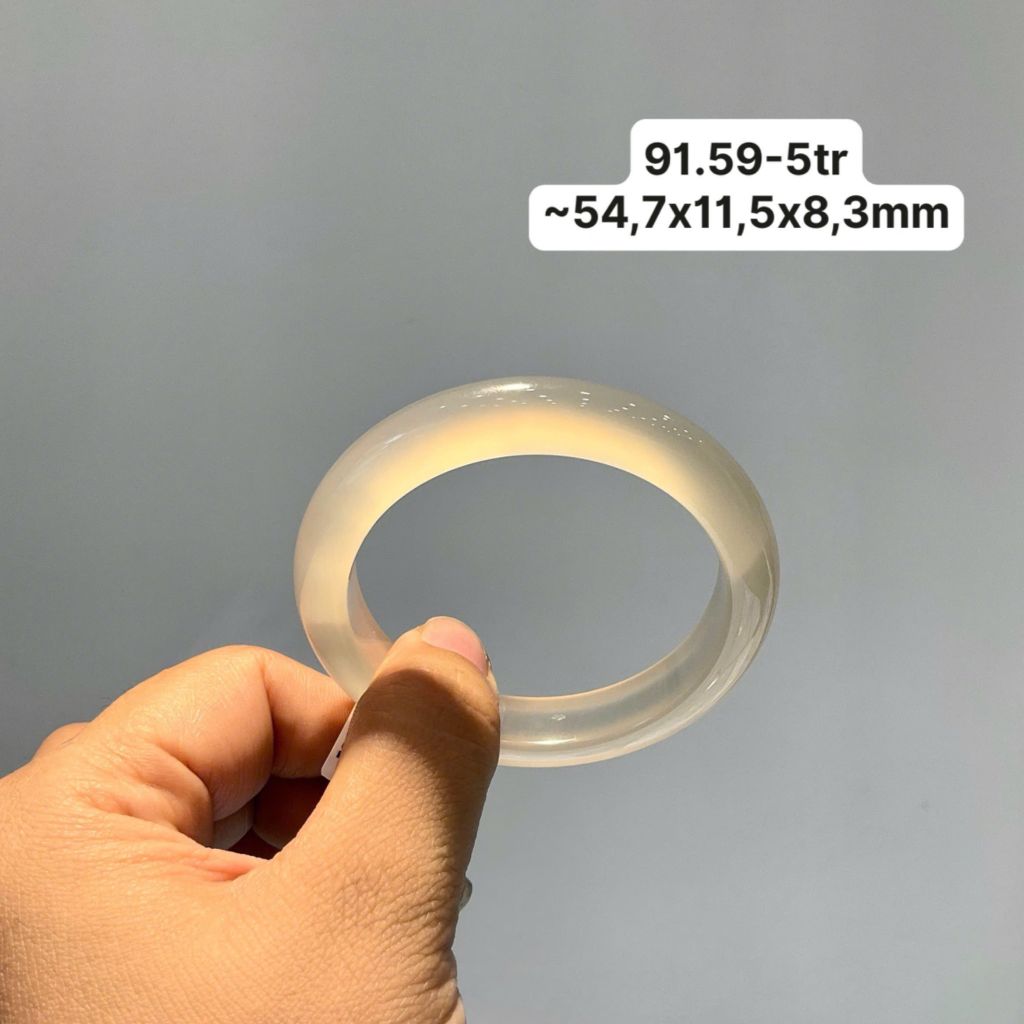 91.59 Vòng Ngọc Tuỷ Chalcedony Màu Khói  ~54,7x11,5x8,3mm