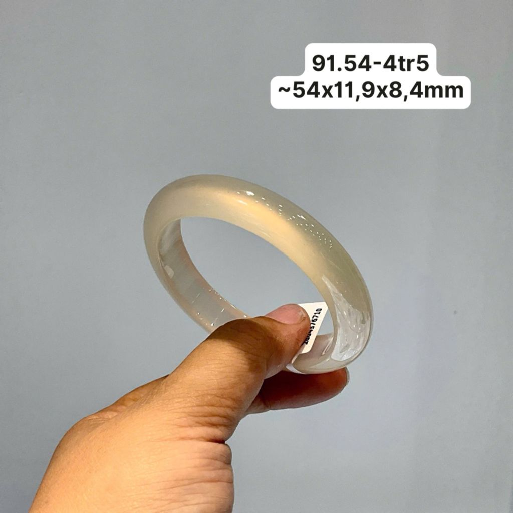 91.54 Vòng Ngọc Tuỷ Chalcedony Bạch Nguyệt Quang ~54x11,9x8,4mm
