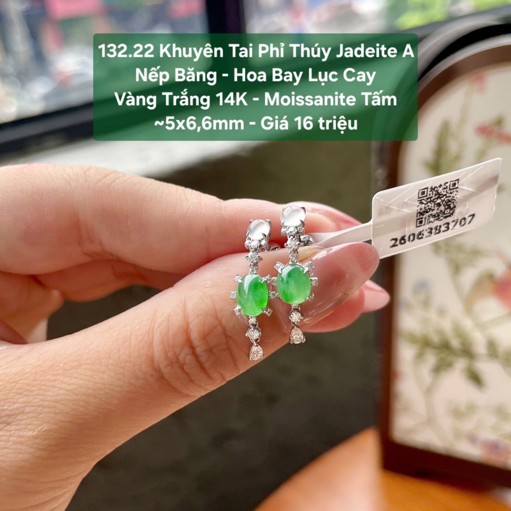 132.22 Khuyên Tai Phỉ Thuý Jadeite A - Nếp Băng - Hoa Bay Lục Cay - VT14K -Mois Tấm ~5x6,6mm