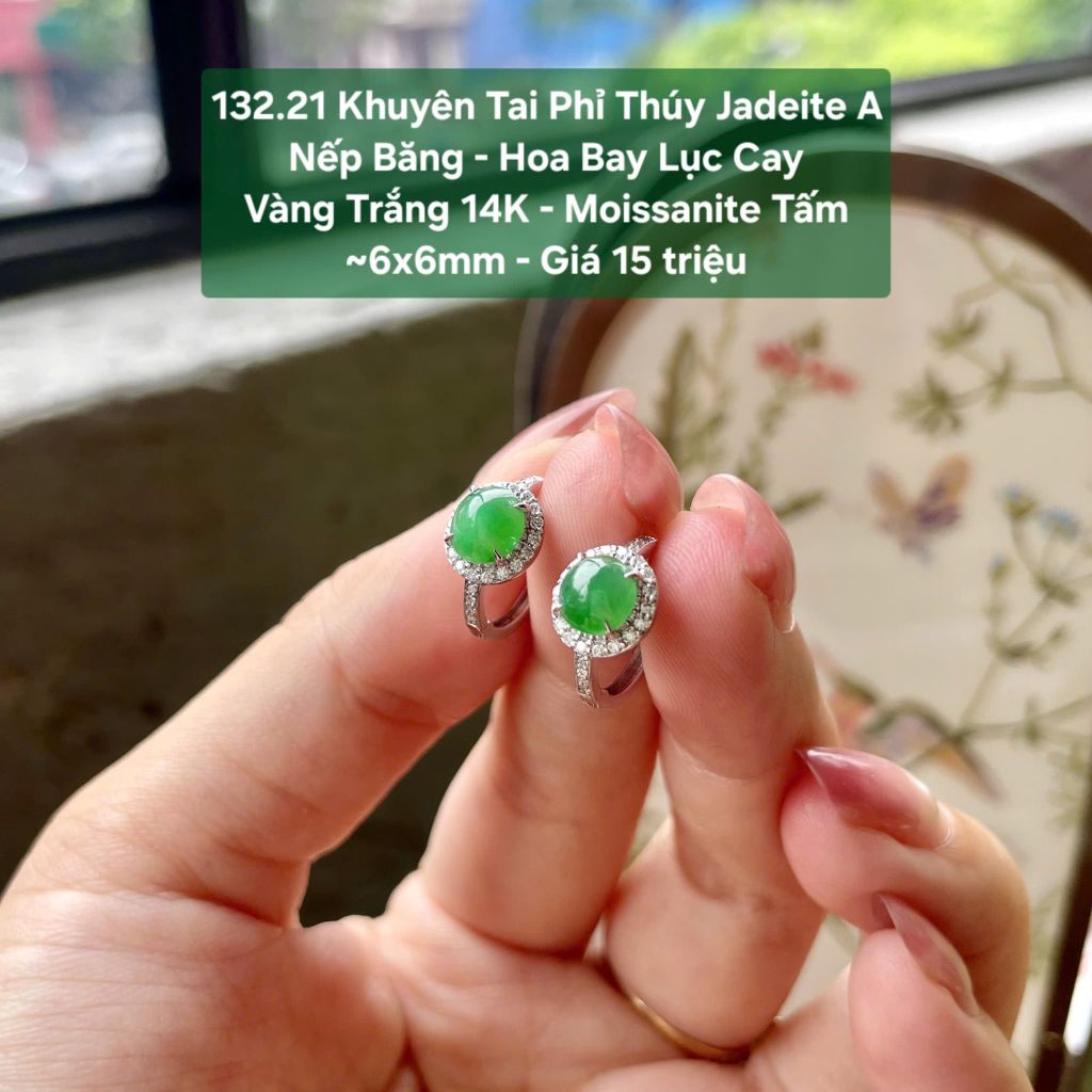 132.21 Khuyên Tai Phỉ Thuý Jadeite A - Nếp Băng - Hoa Bay Lục Cay - VT14K - Mois Tấm ~6x6mm