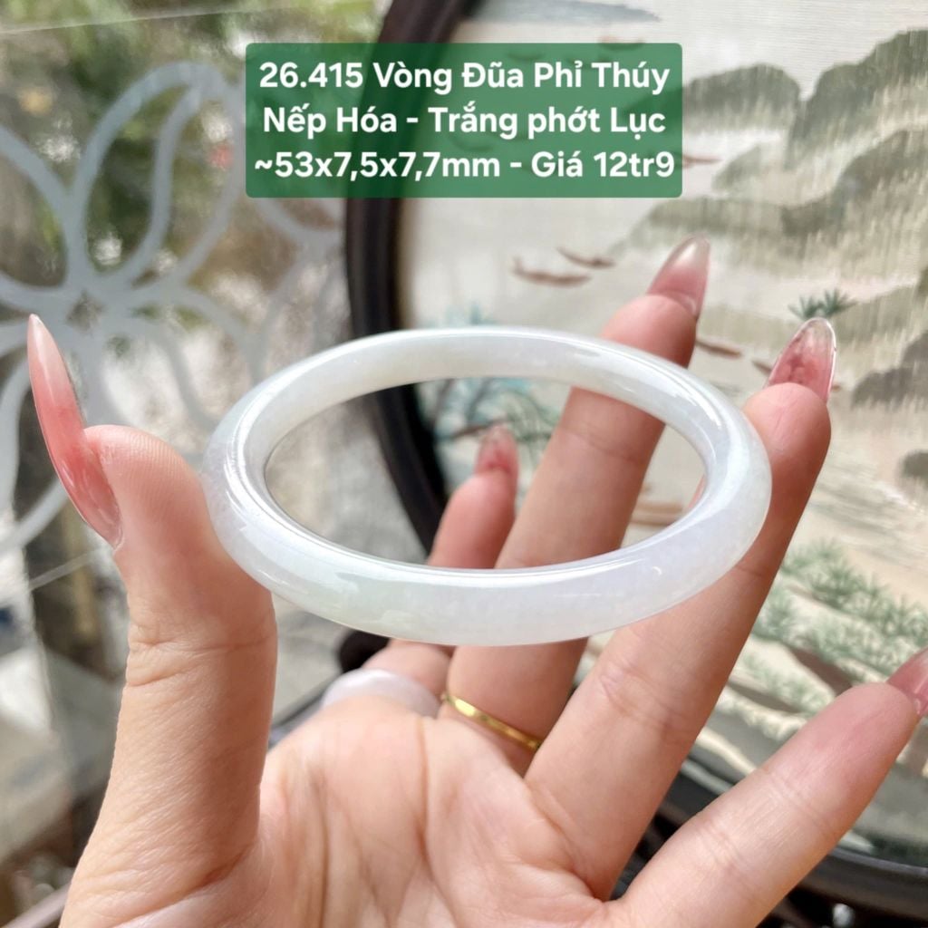 Vòng Đũa Phỉ Thúy Nếp Hóa - Trắng phớt Lục ~53x7,5x7,7 mm 26.415