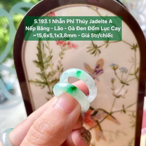 5.193.1 Nhẫn Phỉ Thuý Jadeite A - Nếp Băng - Băng - Lão - Gà Đen Đốm Lục Cay ~15,6x5,1x3,8mm