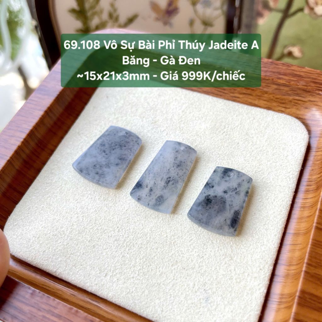 69.108 Vô Sự Bài Phỉ Thuý Jadeite A -  Băng  - Gà Đen ~15x21x3mm