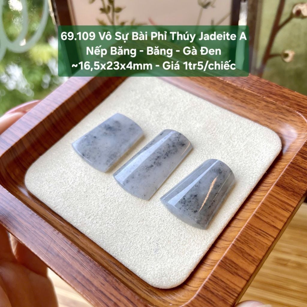 69.109 Vô Sự Bài Phỉ Thuý Jadeite A - Nếp Băng- Băng  - Gà Đen ~16,5x23x4mm