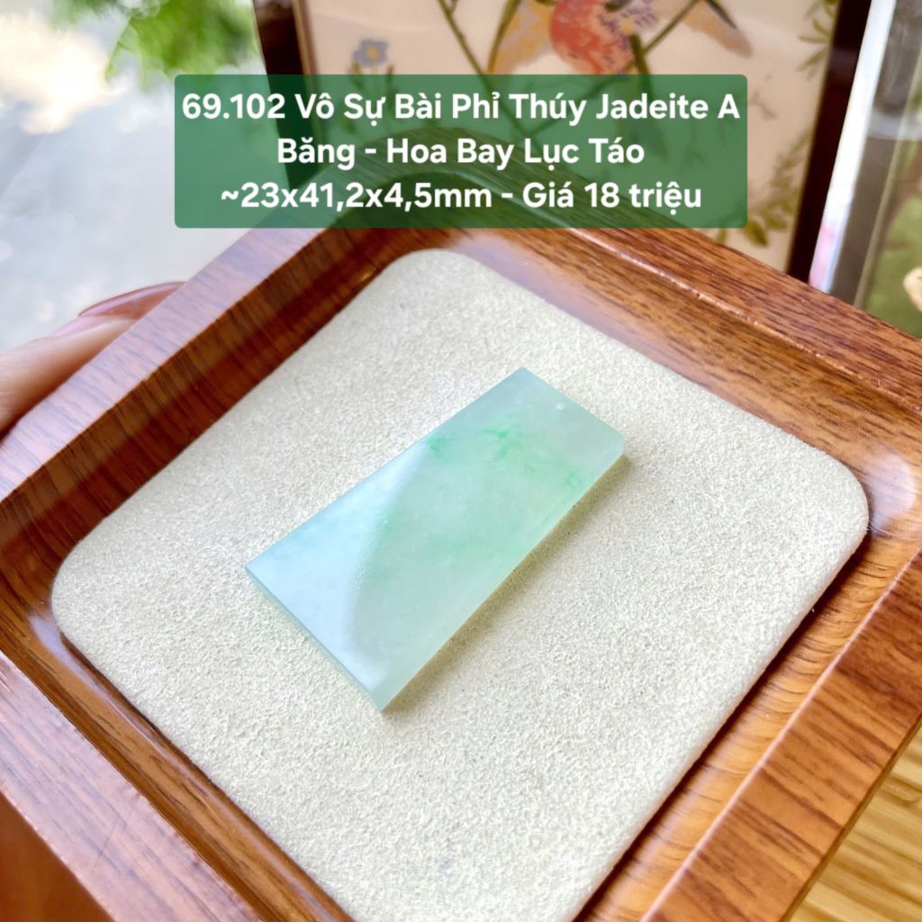 69.102 Vô Sự Bài Phỉ Thuý Jadeite A - Băng - Hoa Bay Lục Táo ~23x41,2x4,5mm