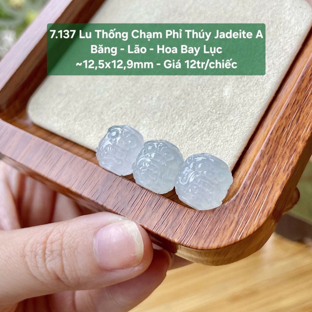 7.137 Lu Thống Chạm Phỉ Thuý Jadeite A Nếp Băng - Lão - Hoa Bay Lục ~12,5x12,9mm