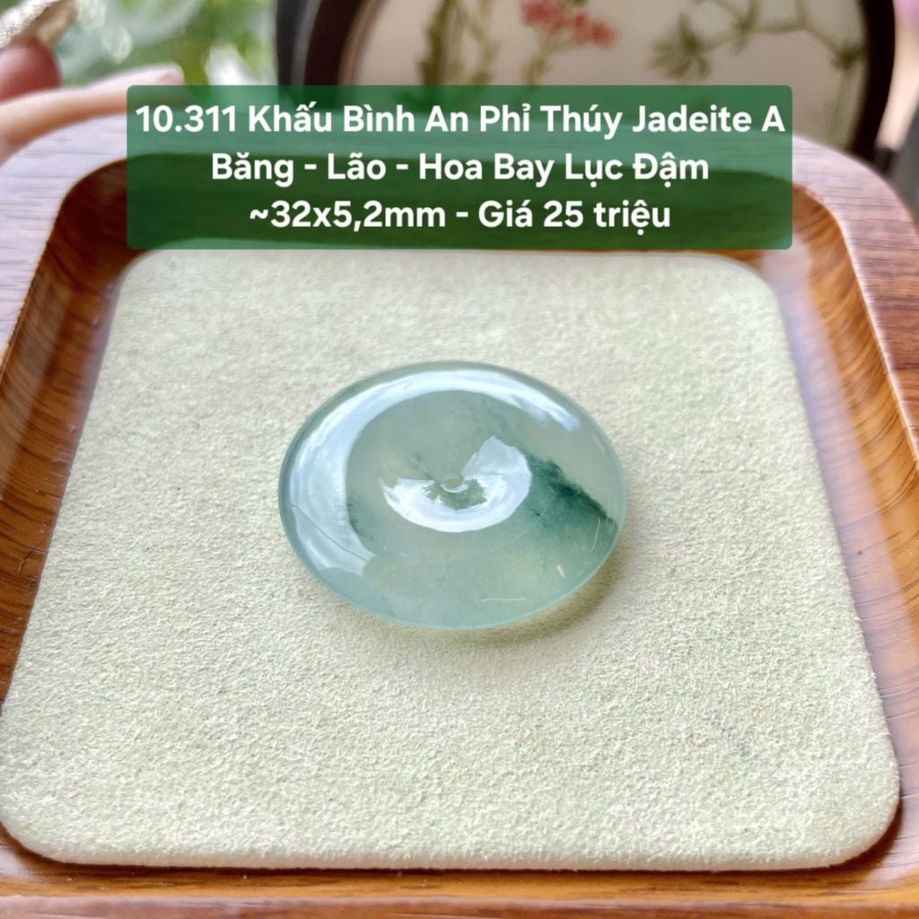 10.311 Khấu Bình An Phỉ Thuý Jadeite A - Băng - Lão - Hoa Bay Lục Đậm ~32x5,2mm