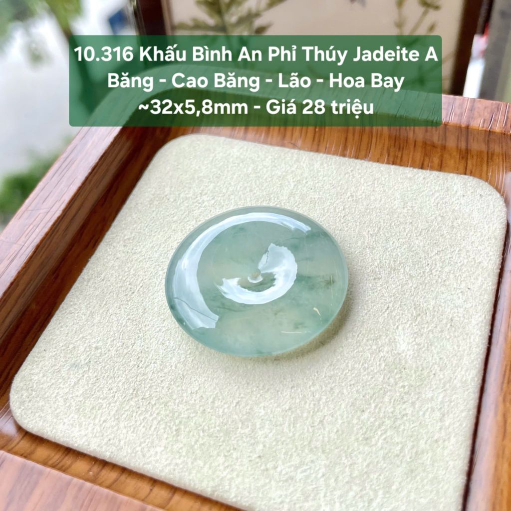 10.316 Khấu Bình An Phỉ Thuý Jadeite A - Băng - Cao Băng - Lão - Hoa Bay ~32x5,8mm